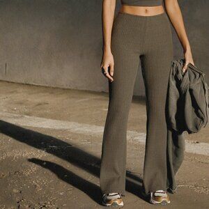 Joah Brown Ribbed Fitted Mini Flare Pants sz Medium Large Carob Green Brown